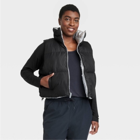 Nwt ALL IN MOTION PUFFER VEST REVERSIBLE - Picture 4 of 9